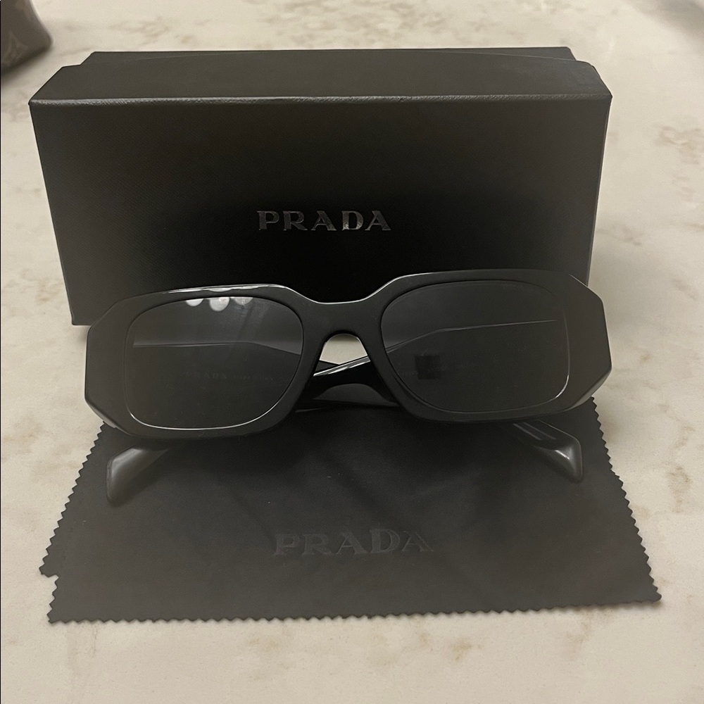 Black Women's Rectangular Sunglasses